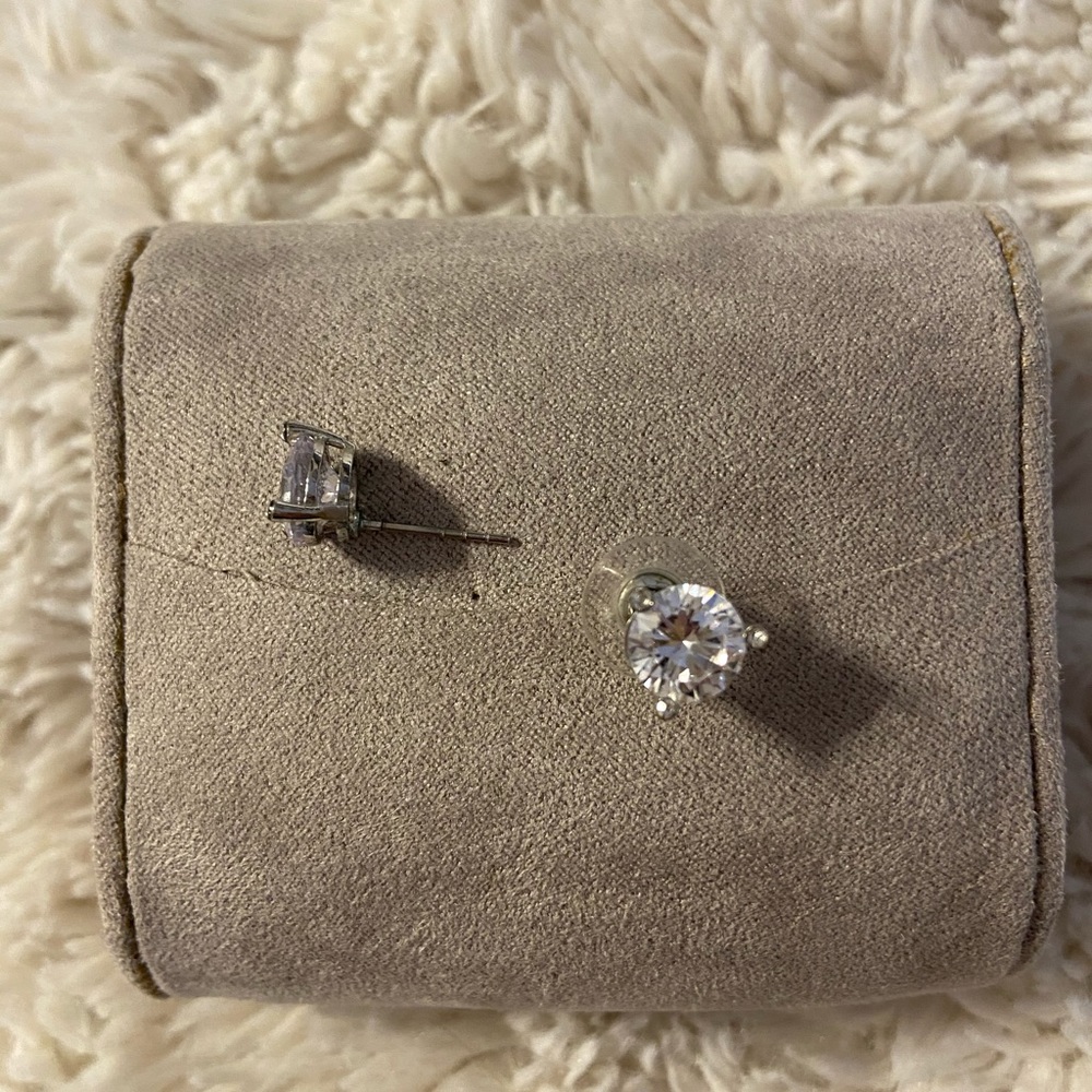 CZ Earrings - Picture 6 of 7